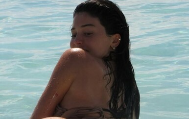 Kylie Jenner zapalila je društvene mreže fotografijama u bikiniju