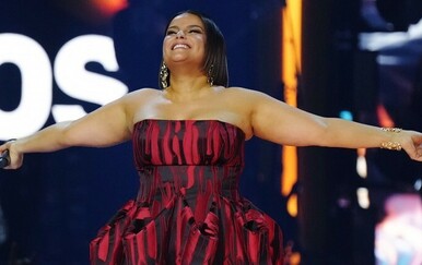 Nelly Furtado zablistala u crvenoj haljini na dodjeli nagrada