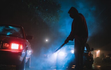 Pula: Mačetom oštetio osam vozila i jednu kuću