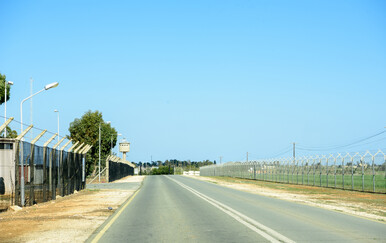 Kako se piše: tampon zona ili tampon-zona