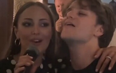 Aleksandra Prijović zapjevala je s Jakovom Jozinovićem njegov hit "Ja volim kad si tu"