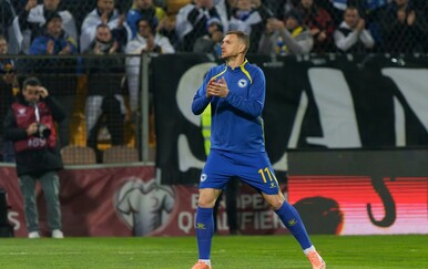 Na utakmici BiH i Italije u Zenici svi su gledali prema jednom balkonu pored stadiona