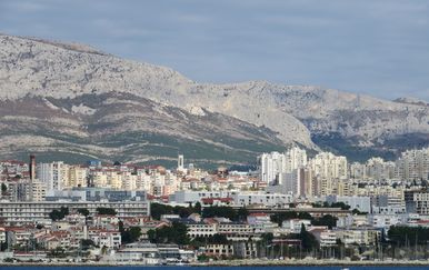 Pogled na Split s mora (Foto: Pixell)