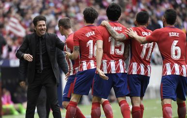 Diego Simeone s igračima Atletica (Foto: AFP)