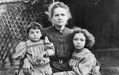 Marie Curie sa svojim kćerima
