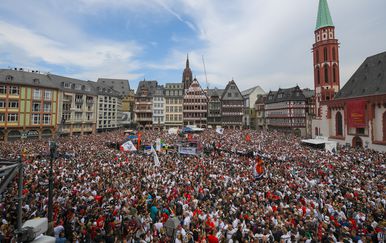 Navijači Eintrachta (Foto: AFP)