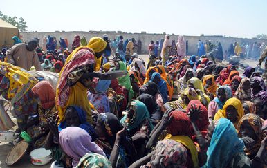 Žene i djevojke u kampu u Nigeriji (Foto: AFP)
