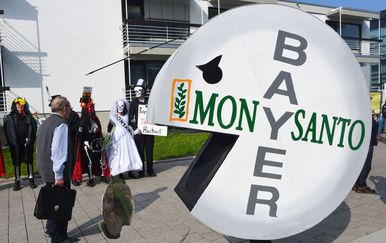 Prosvjed protiv spajanja Bayera i Monsanta (Foto: AFP)