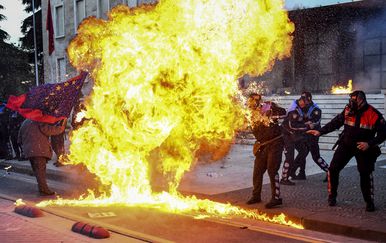 Neredi u Albaniji (Foto: Gent SHKULLAKU / AFP)