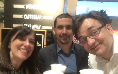 Zarobljeni na aerodromu (Foto: Facebook)