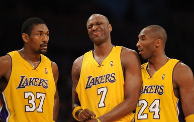 Ron Artest, Lamar Odom i Kobe Bryant (Foto: AFP)