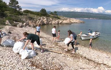 Čišćenje plaža od plastike (Foto: Dnevnik.hr)