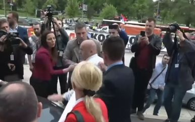 Incident ispred skupštine u Beogradu (Foto: Dnevnik.hr)