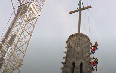 Postavljanje križa na Zagrebačku katedralu - 7