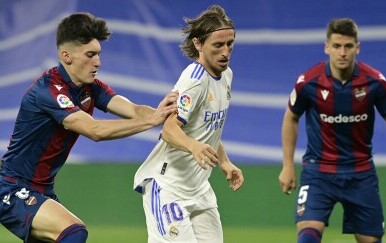 Luka Modrić u akciji protiv Levantea