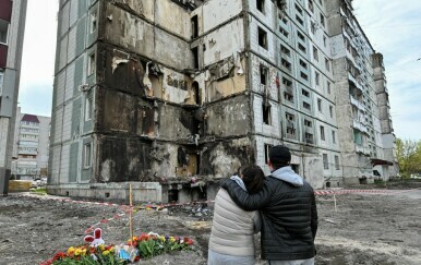 Stambena zgrada u Umanu u kojoj je 23 ljudi poginulo nakon što ju je pogodio ruski projektil