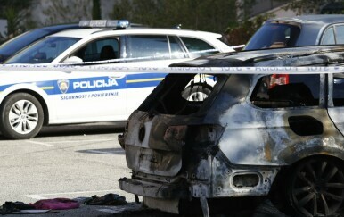 Izgorjelo vozilo u Makarskoj - 11