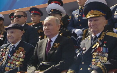 Ruski predsjednik Vladimir Putin tijekom vojne parade u Moskvi