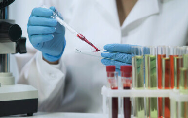 Testiranje krvi u laboratoriju, ilustracija
