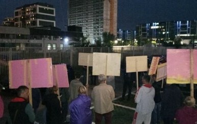 Prosvjednici ispred N1 Beograd