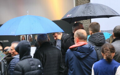 Objavljen iznos kojeg roditelji masovnog ubojice iz Ribnikara trebaju platiti ranjenom dječaku