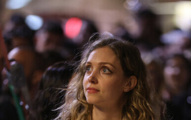 Hana Huljić na koncertu Petra Graše