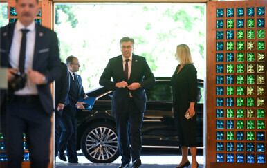Andrej Plenković stigao na Pantovčak po mandat za sastavljanje vlade - 14