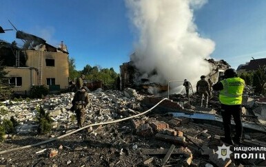 Uništena kuća u ruskom bombardiranju Harkivske oblasti