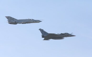 Posljednji let MiG-a 21 HRZ-a, zajedno s Rafale F-3R