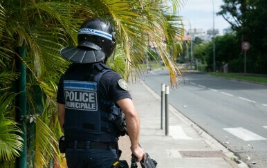 Policajci patroliraju Novom Kaledonijom