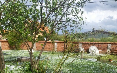 Tuča pogodila Dvor - 14