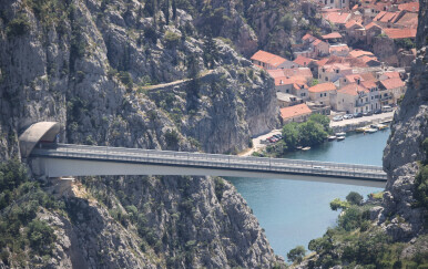 Otvoren mosta preko rijeke Cetine - 17