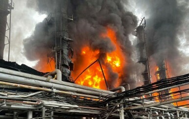 Požar u naftnom postrojenju, ilustracija
