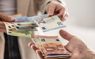 U petak 2. svibnja počinje isplata povrata poreza
