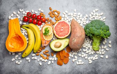 Namirnice poput avokada, banana, bijelog graha, batata i suhih marelica bogate su kalijem