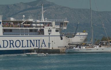 Produženi vikend napunio je Brač stranim gostima koje dočekuju strani radnici