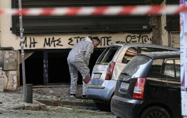 Žena poginula u eksploziji u blizini banke u Grčkoj