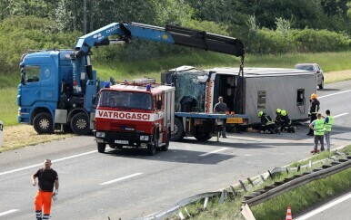 Nesreća na autocesti: Prizori užasa na mjestu sudara autobusa i automobila