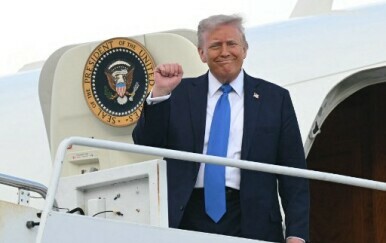 Bijela kuća objavila je generiranu sliku Donalda Trumpa kao nabildanog Jedija
