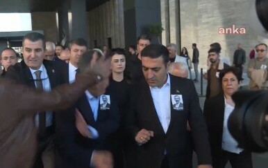 Özgür Özela, turskog čelnika oporbe napao je čovjek odgovoran za ubojstvo kćeri i sina otprije 21 godine