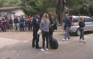 Mještani spriječili pečaćenje kampa Jazine na Murteru