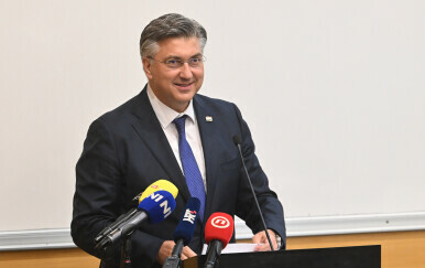 Premijer Andrej Plenković tvrdi da u obnovi vlada nije bila spora, nego temeljita