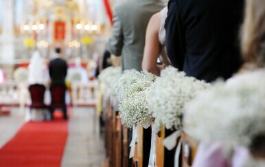 Mladenci pažljivo biraju pjesmu uz koju će hodati do oltara