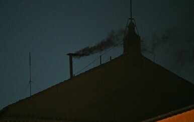 Crni dim iznad Vatikana
