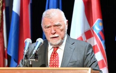 Bivši hrvatski predsjednik Stjepan Mesić šokirao izjavom o Bleiburgu i Jasenovcu