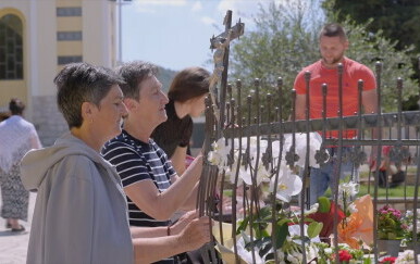 Vjernici iz Međugorja s nadom gledaju prema Vatikanu i novom papi, nadaju se da će ih posjetiti