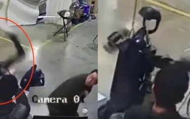 Humanoidni robot koji je poludio pred radnicima tvornice
