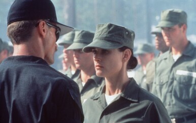 Scena iz filma G.I. Jane (1997), Demi Moore