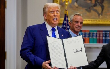 Trump kaže da bi bilo 'glupo' ne prihvatiti Air Force One koji daruje Katar