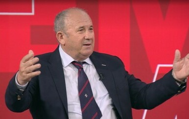 Kerum otkrio koja mu je najdraža pjesma Miše Kovača pa zapjevao "Moja je kuća..."